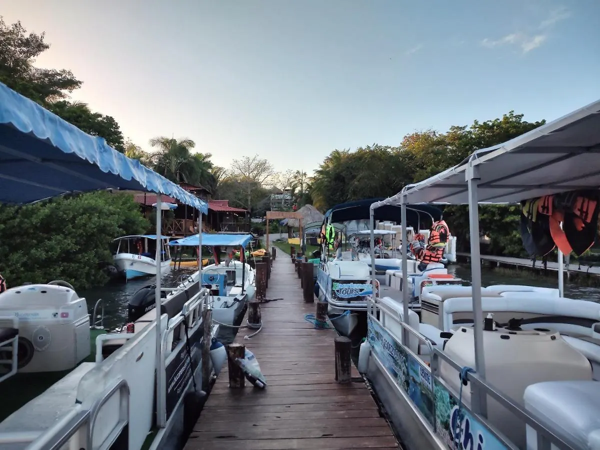 Papitos Bacalar Hotel And Marina