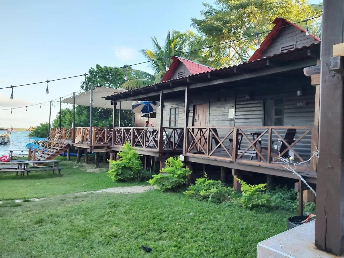 Papitos Bacalar Hotel And Marina 2*,